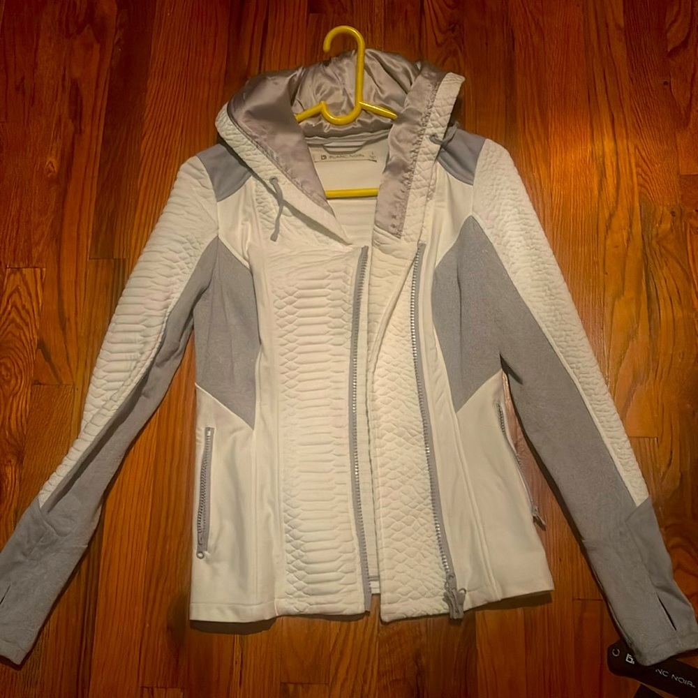 Brand new with tags hoodie for women Blanc noir